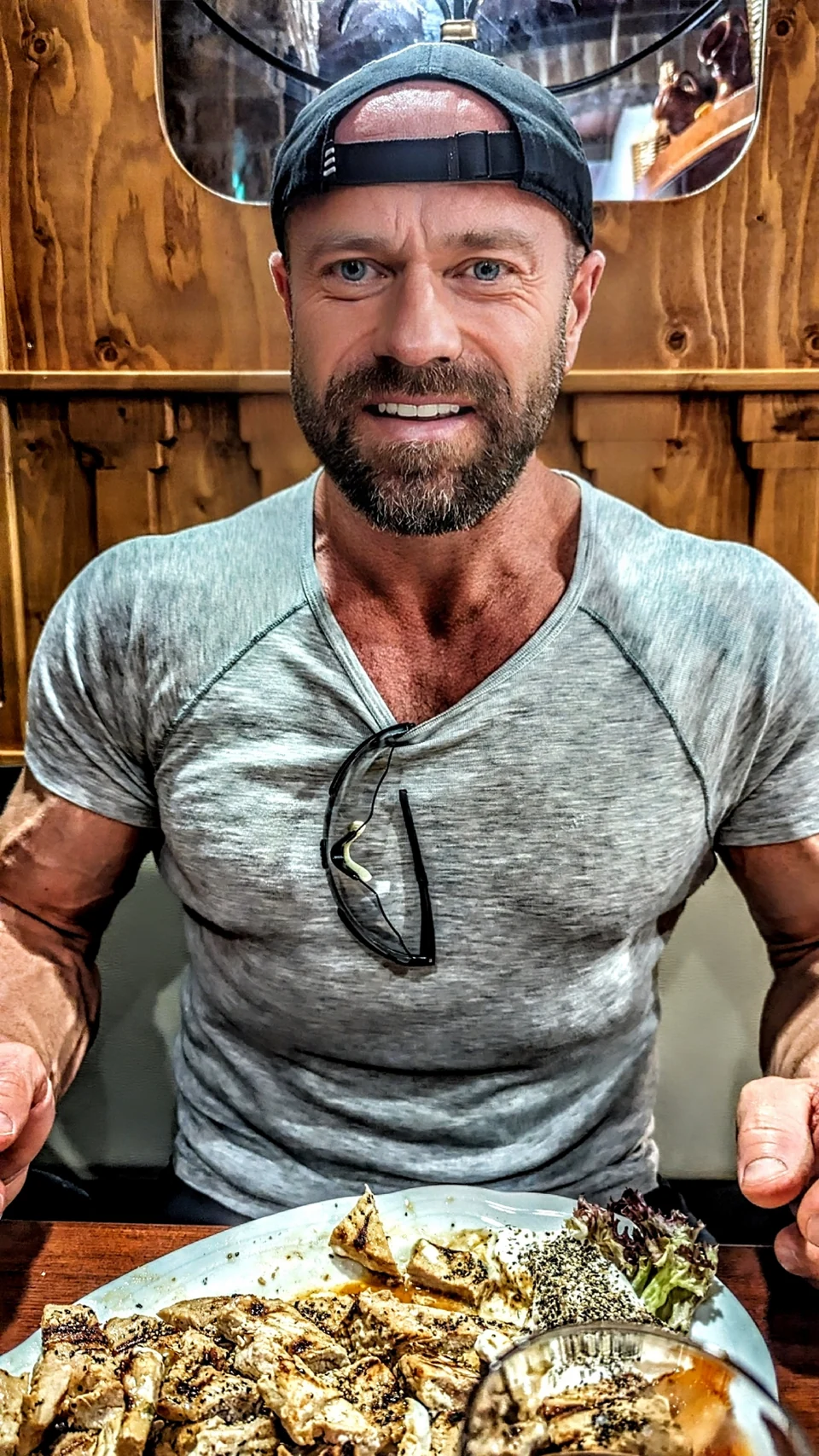 Stefan König beim Abendessen im Lieblingsrestaurant